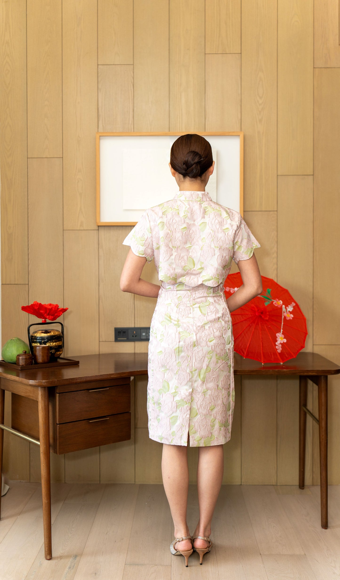 Vespere Cheongsam Set Wear (Lilies)