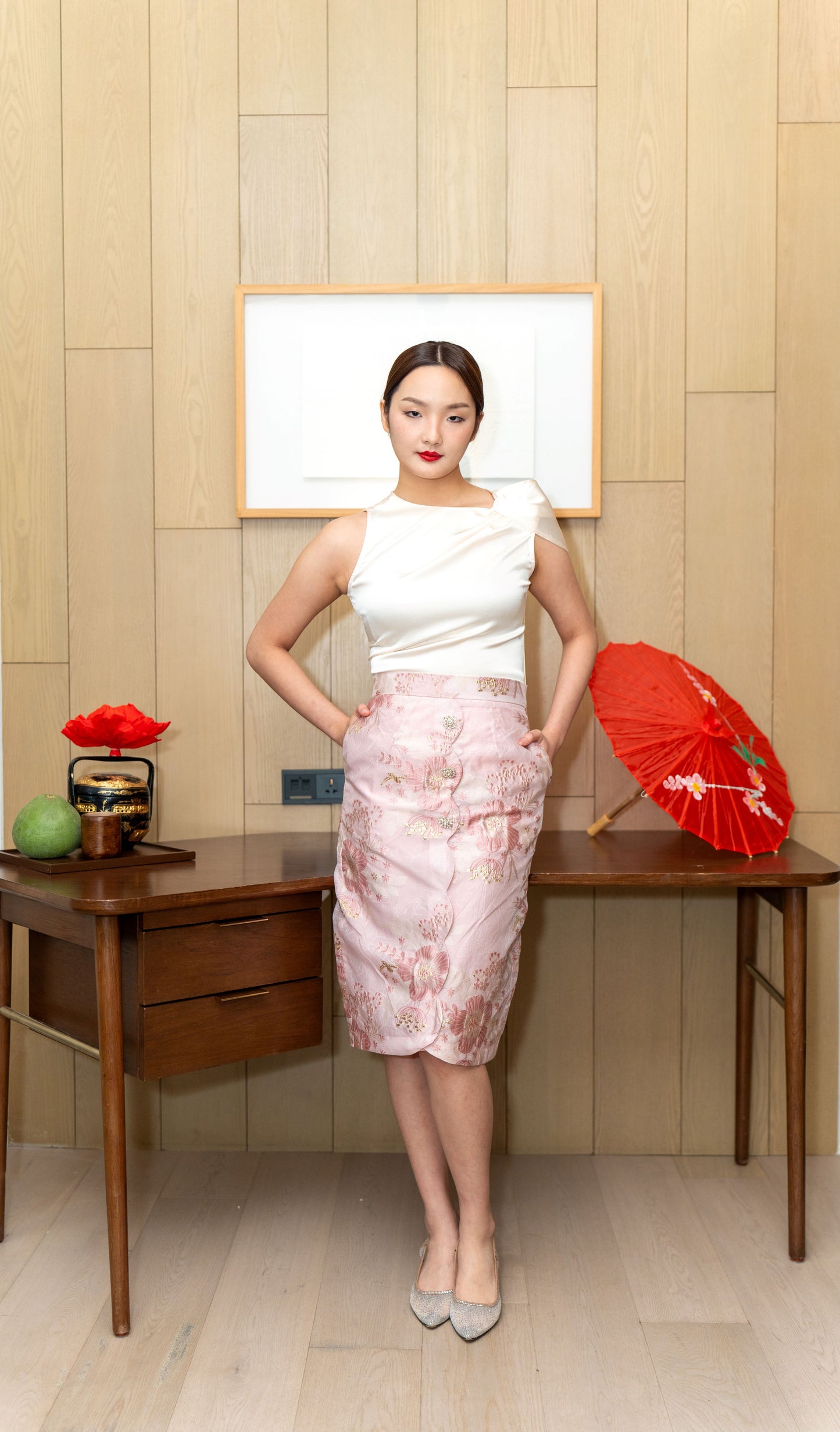 Blossom Scallop Brocade Pencil Skirt