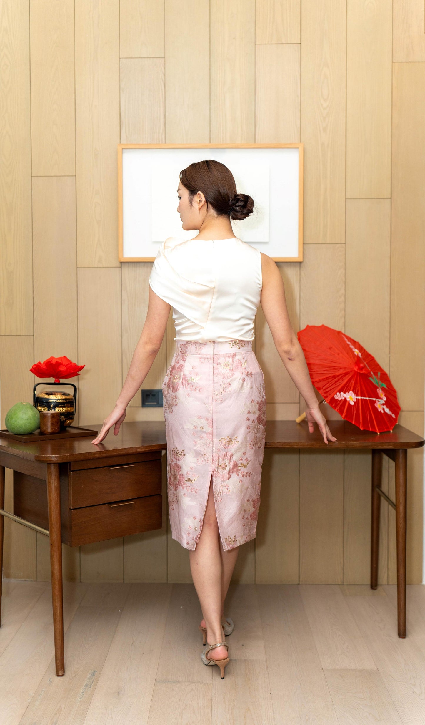 Blossom Scallop Brocade Pencil Skirt