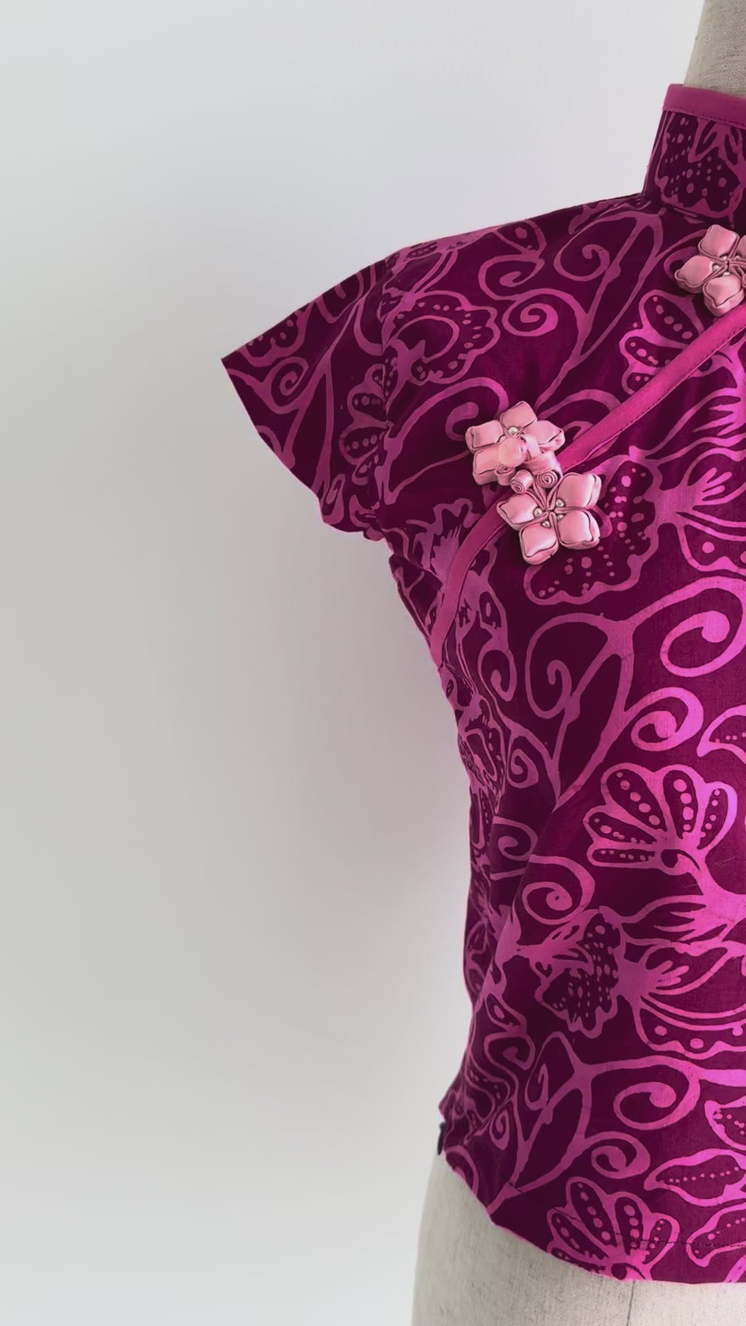 Load and play video in Gallery viewer, Batik Cropped Top (Yu)
