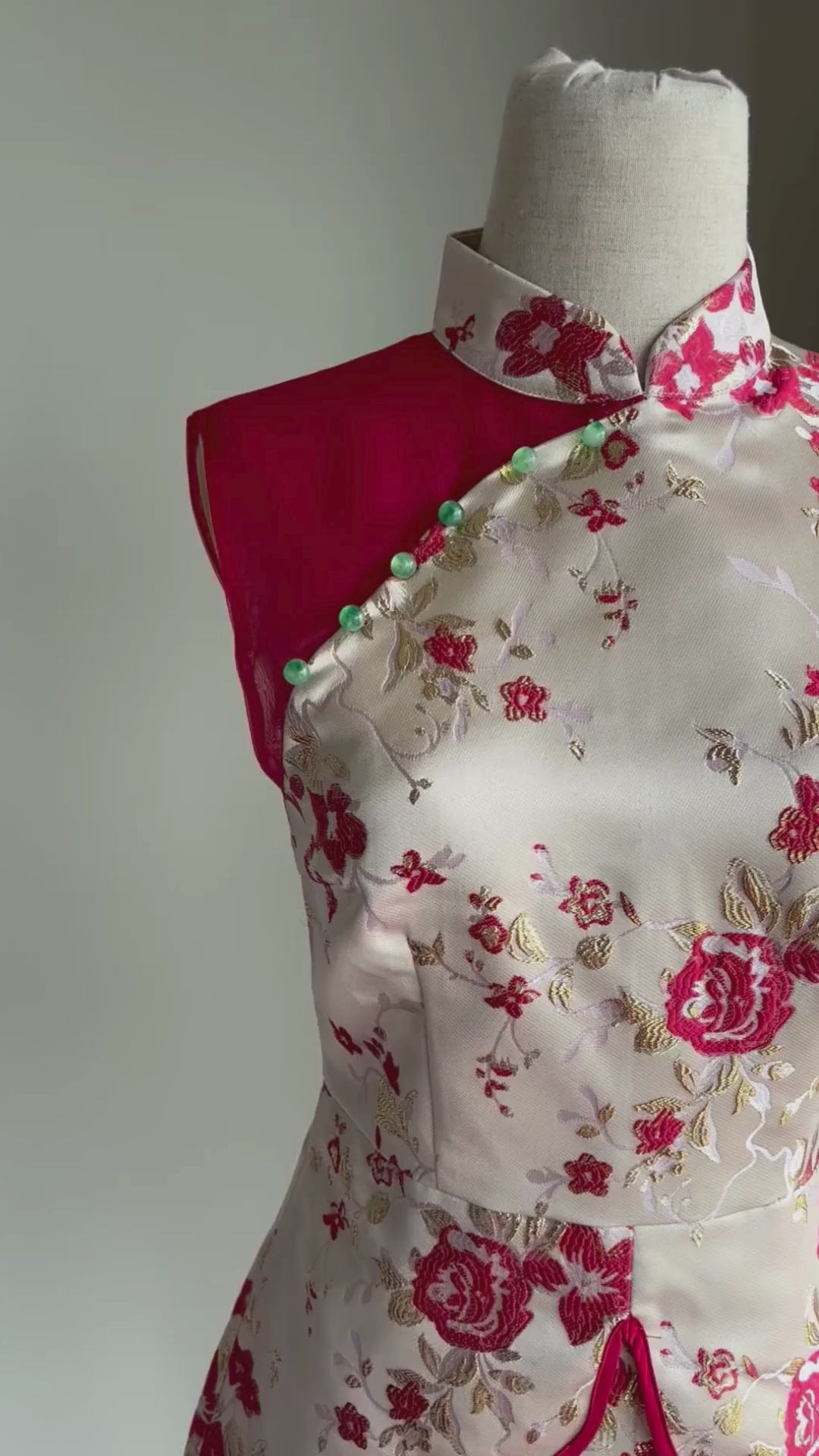 Load and play video in Gallery viewer, You Brocade Scallop Cheongsam (Luck)
