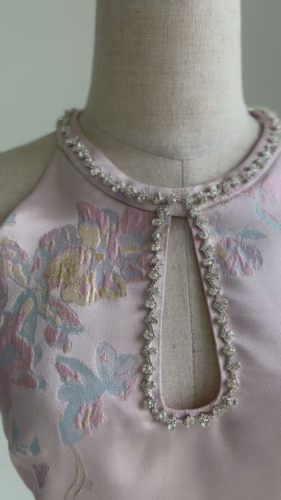 Load and play video in Gallery viewer, Embellished Shift Dress (Tsuru)
