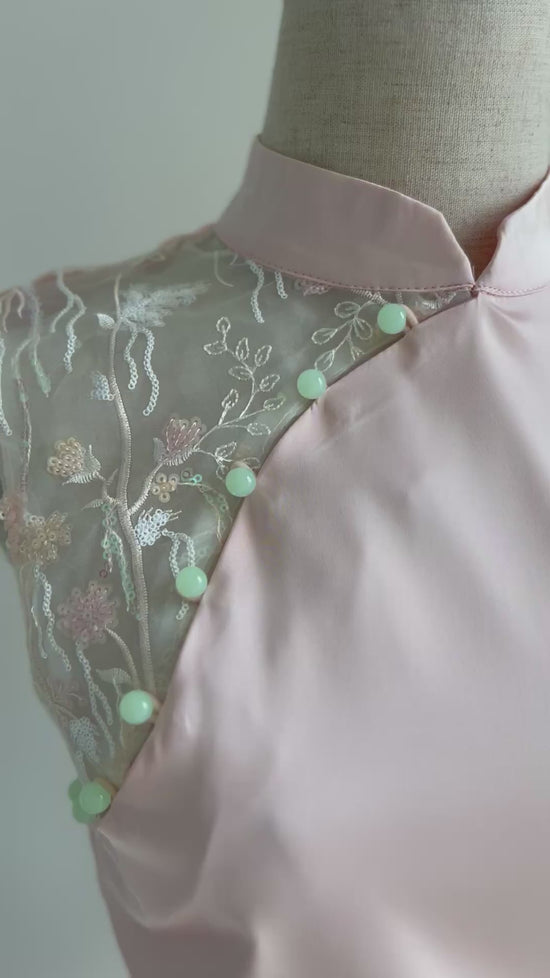 Load and play video in Gallery viewer, Xin Cheongsam Top (Coral)
