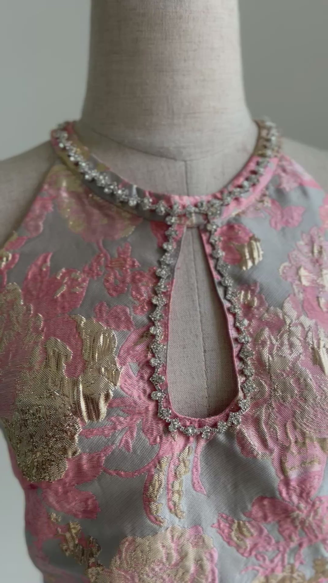 Load and play video in Gallery viewer, Embellished Shift Dress (Lianhua)
