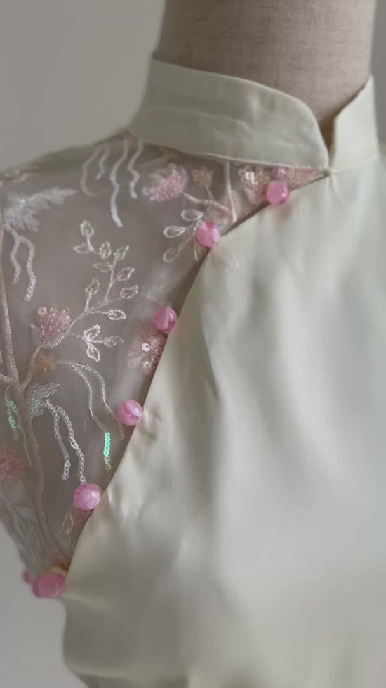 Load and play video in Gallery viewer, Xin Cheongsam Top (Butter Yellow)
