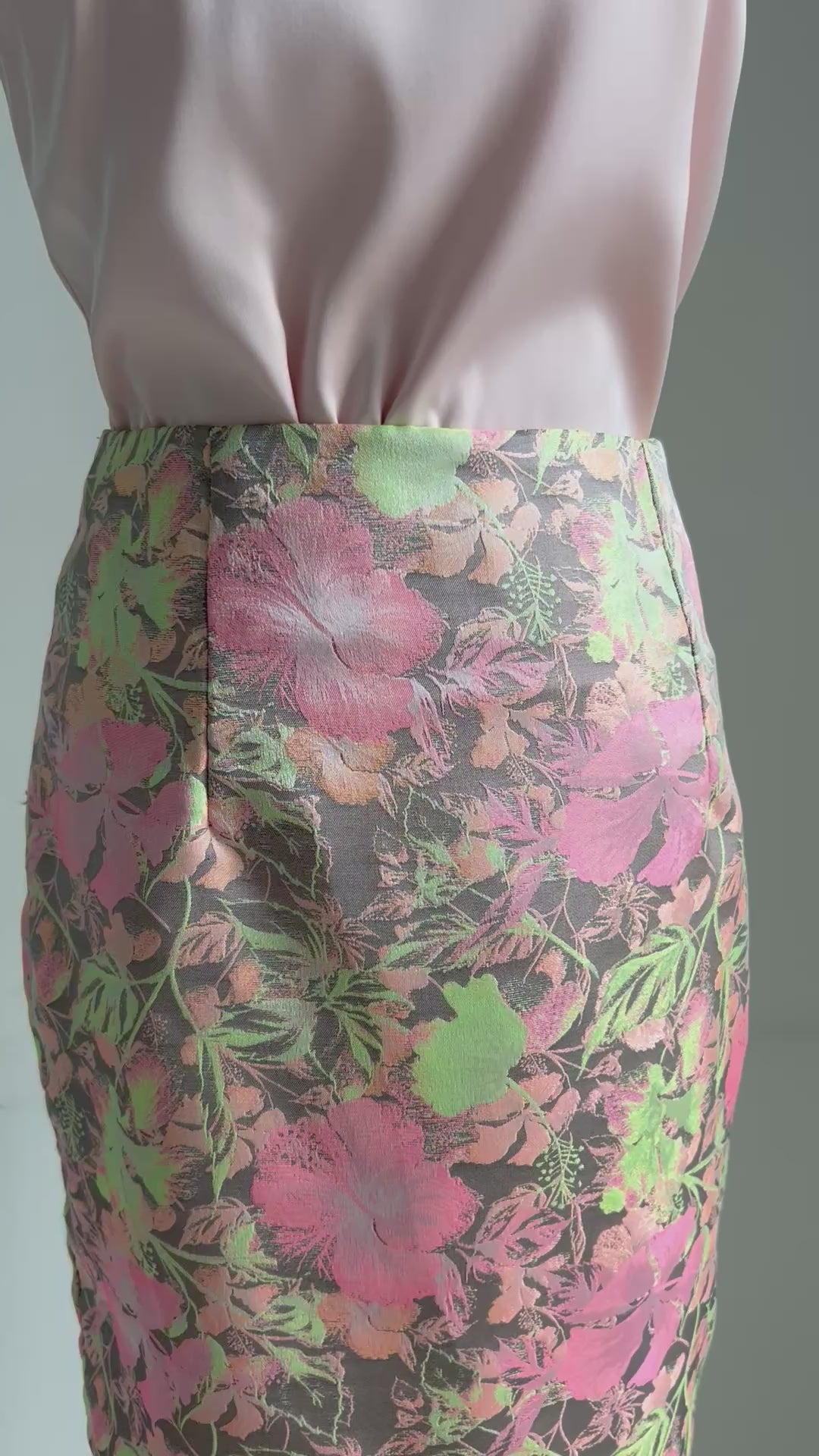 Load and play video in Gallery viewer, Foo Brocade Pencil Skirt
