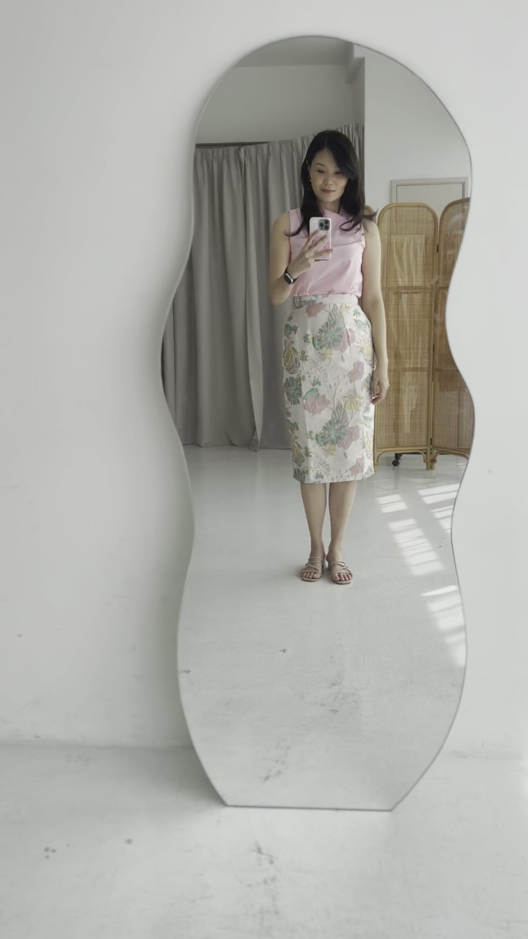 Load and play video in Gallery viewer, [READY STOCK] Han Brocade Pencil Skirt
