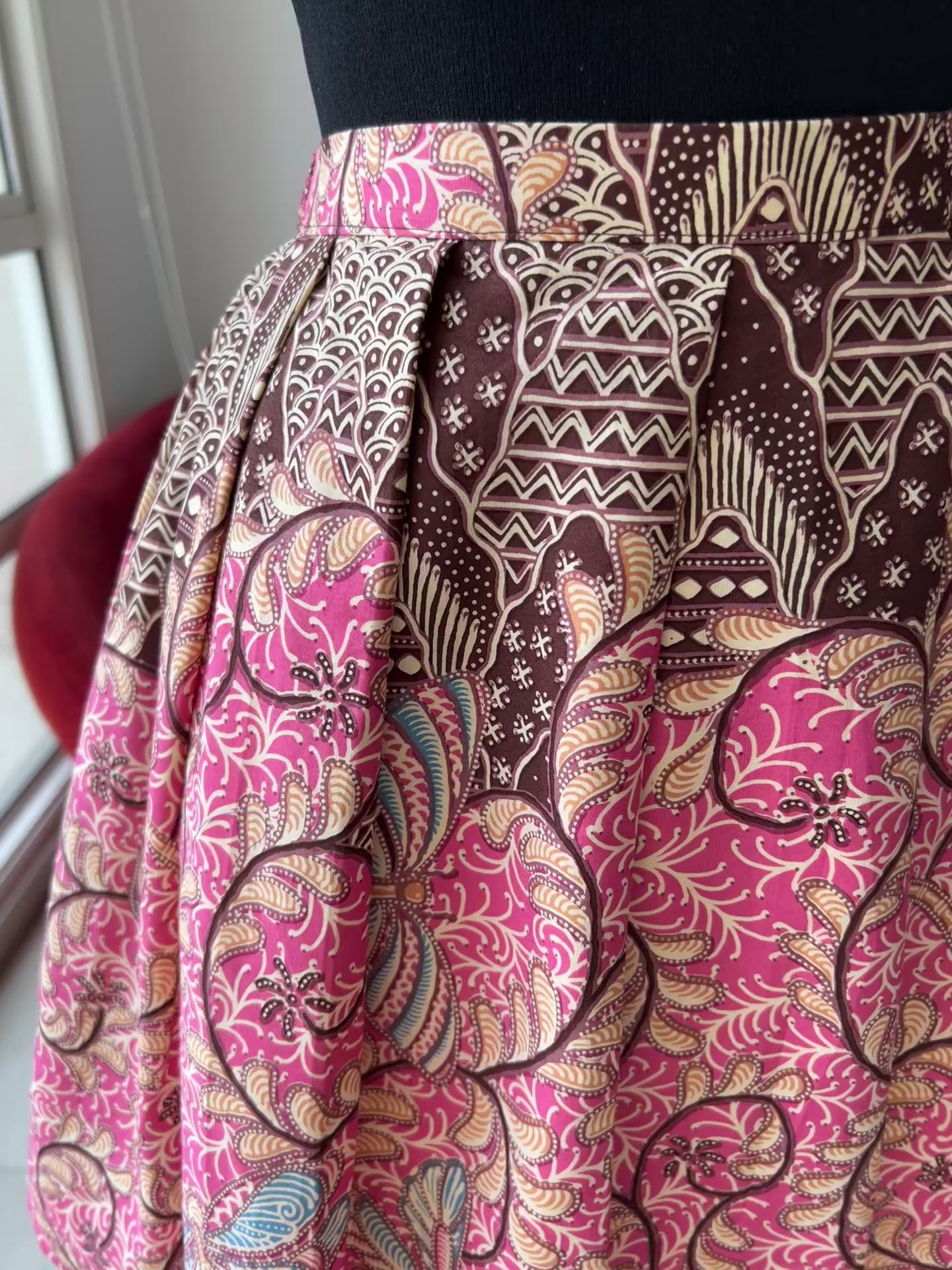 Load and play video in Gallery viewer, Pleated Batik Skirt (Bandung)
