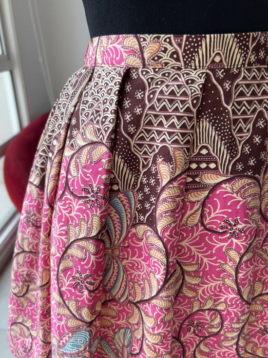 Load and play video in Gallery viewer, Pleated Batik Skirt (Bandung)
