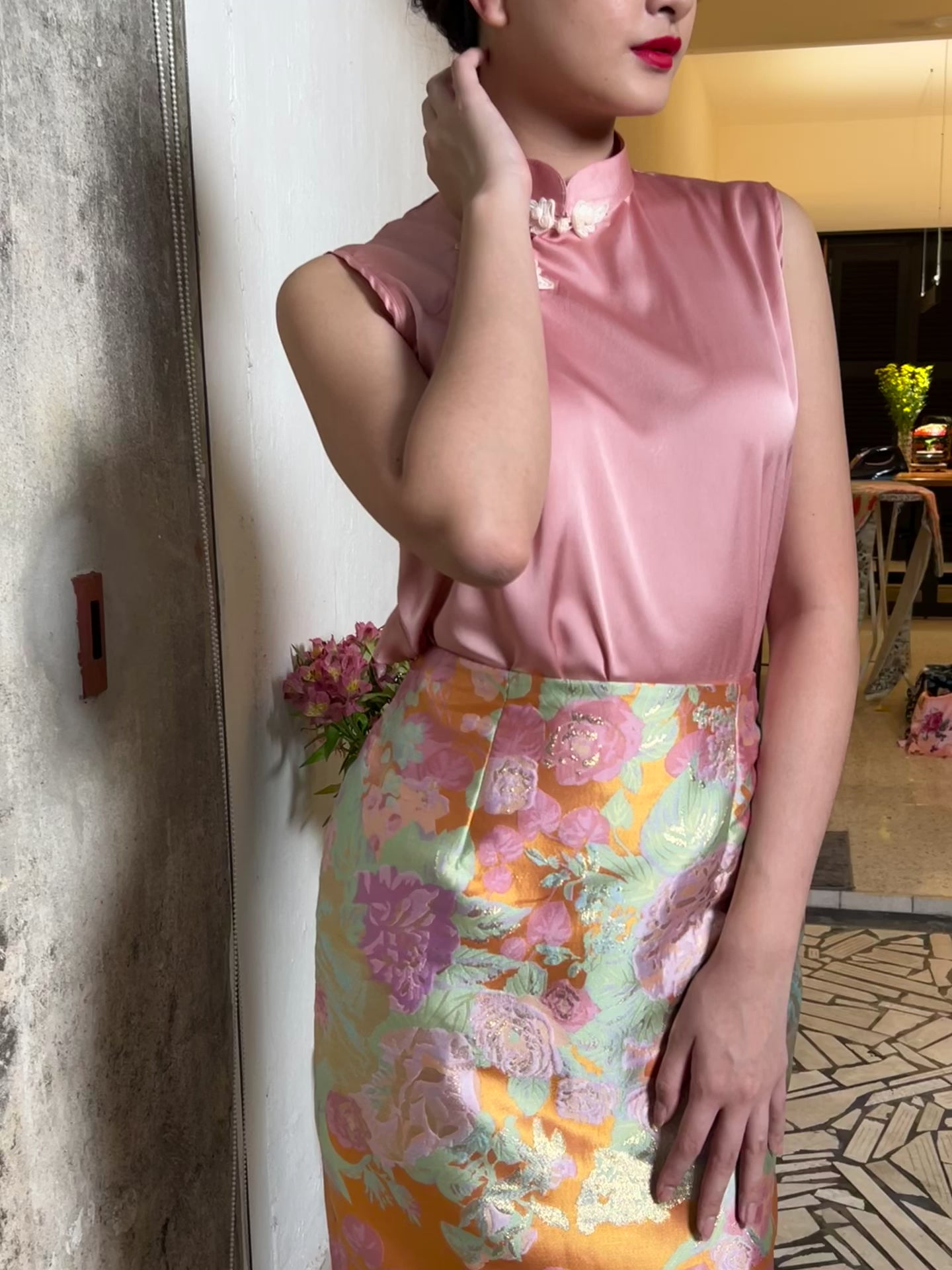 Load and play video in Gallery viewer, Peach Blossom Brocade Pencil Skirt
